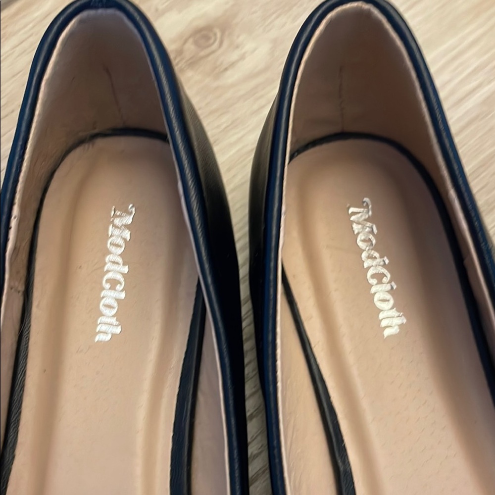 ModCloth Black Flats - Picture 2 of 4
